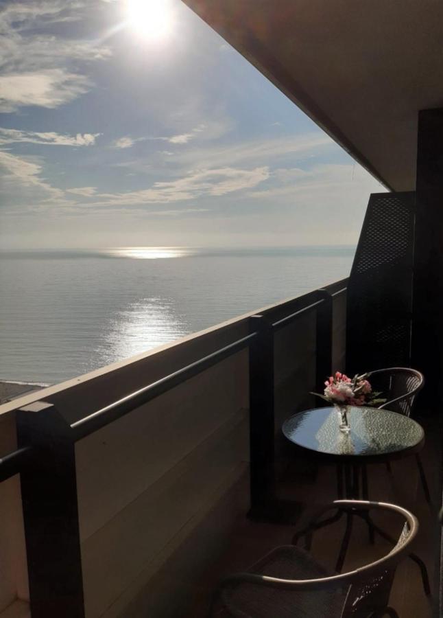 Orbi City Aparthotel Black Sea View Батуми Экстерьер фото